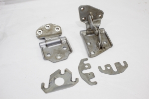 Dobradiça Porta Mala Capô Tras (Par) Pajero Tr4 10/15 Usado (000)