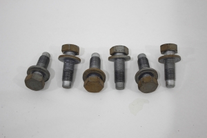 Parafuso Para-choque  Tras Jg Jeep Renegade 15/18 Usado (372)