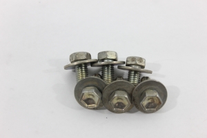 Parafuso Alma Para-choque  Tras Jg Hilux Sw4 16/20 Usado (667)