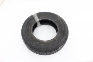 Pneu 235/75/R15 Pneu 68/20 Usado (894)
