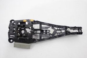 Suporte Maçaneta Ext Porta Tras Le S10 12/17 Usado (686)