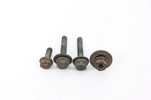 Parafuso Farol Diant Ld/Le Jg Daily 45s14 08/14 Usado (864)