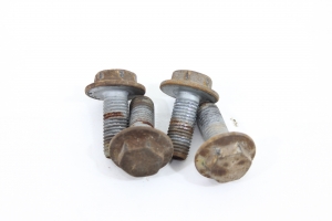 Parafuso Para-choque  Traseiro Jg Amarok 10/16 Usado (755)