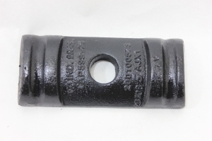 Calço Grampo Feixe Mola Traseiro Vw 8-150 05/12 Usado (377)