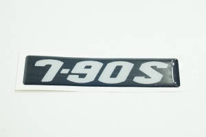 Emblema '7-90 S' (Retangular) Preto