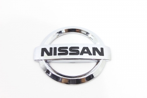 Emblema ''Nissan'' Porta Mala March