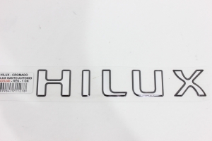 Emblema 'Hilux' Resinado Aplicação Santo Antonio e Overbumper (Cromado)