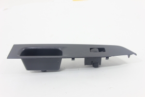 Moldura Botão Vidro Elé Porta Tras Ld S10 12/17 Usado (046)