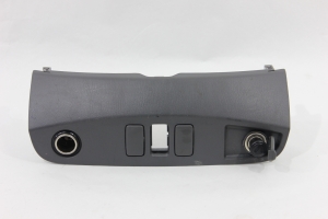 Acabamento Central Painel Tomada 12v Hilux  3.0 05/15 Usado (796)