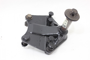 Suporte Feixe Mola Tras Ld (Parte Diant) Vw 8-150 05/12 Usado (378)