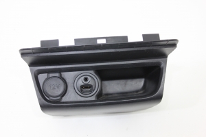 Moldura Painel Tomada 12v Usb Peugeot 2008 Griffe 15/20 Usado (224)