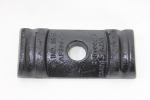 Calço Grampo Feixe Mola Traseiro Vw 8-150 05/12 Usado (376)
