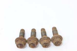 Parafuso Para-choque  Traseiro Jg Hilux 05/15 Usado (319)