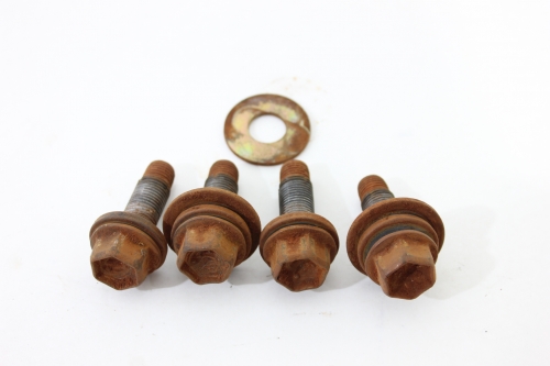 Parafuso Para-choque  Traseiro Jg Hilux 05/15 Usado (160)