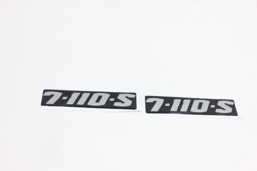 Emblema '7-110 S' Antigo