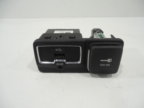 Acendedor com Usb e Auxiliar Jeep Renegade  Usado