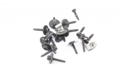 Parafuso Para-choque  Traseiro Jg Tracker 20/23 Usado (230)