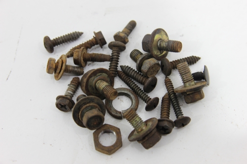 Parafuso Para-choque  Tras Jg Pajero Sport 98/05 Usado (212)
