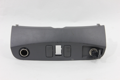 Acabamento Central Painel Tomada 12v Hilux  3.0 05/15 Usado (796)