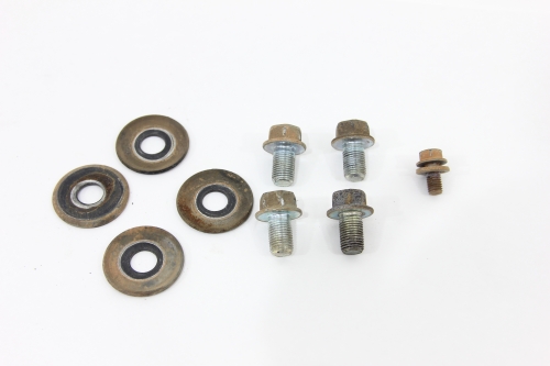 Parafuso Amortecedor Tras Le Jg Hilux  3.0 05/15 Usado (549)
