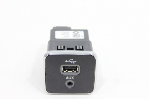 Tomada com Usb Auxiliar Toro 16/20 Usado (310)